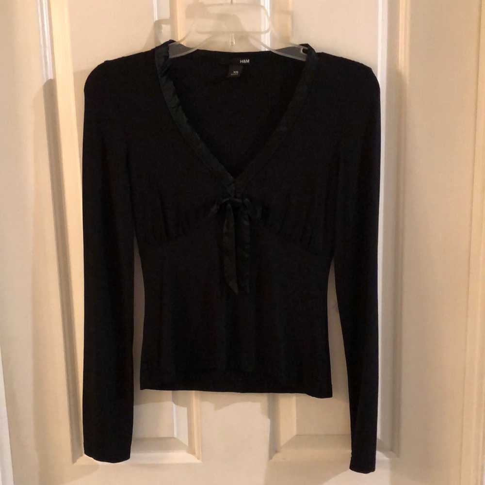 Beautiful H&M Satin Bow Top - Picture 1 of 7